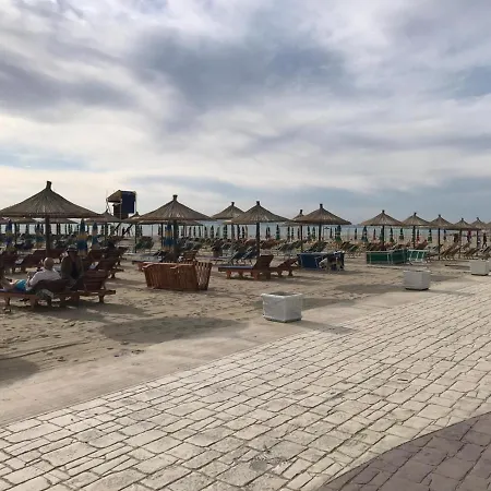 Seafront With A Stunning Garden 빌라 *