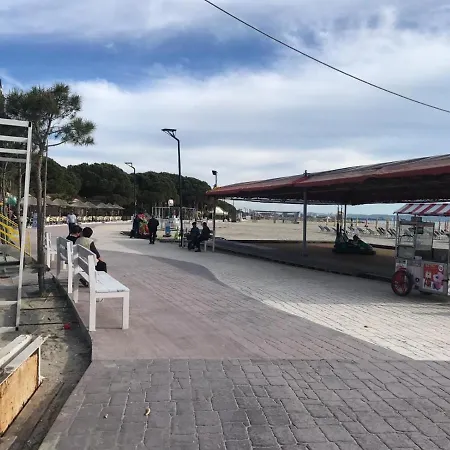 Seafront With A Stunning Garden 빌라 골렘