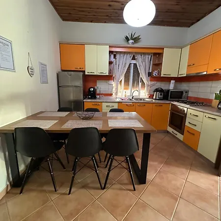 빌라 Seafront With A Stunning Garden *