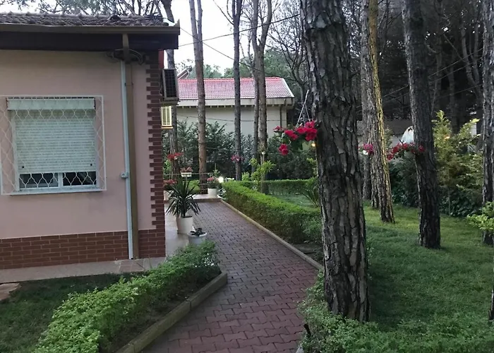 Villa Seafront With A Stunning Garden Golem (Tirana)