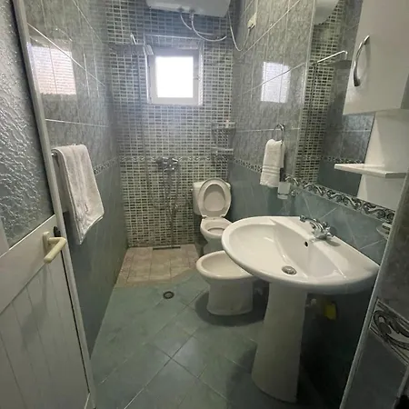 Vila Seafront With A Stunning Garden Golem (Tirana)