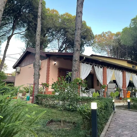 Seafront With A Stunning Garden 格勒姆