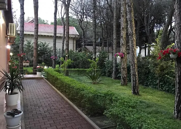 Villa Seafront With A Stunning Garden *