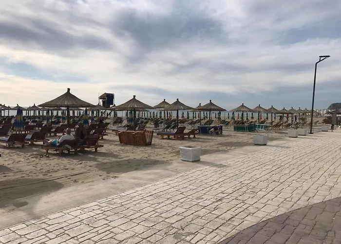 Seafront With A Stunning Garden 别墅 *