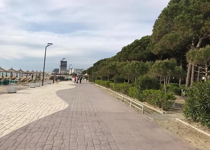 Seafront With A Stunning Garden 别墅 *