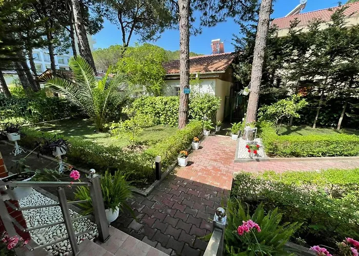 Villa Seafront With A Stunning Garden