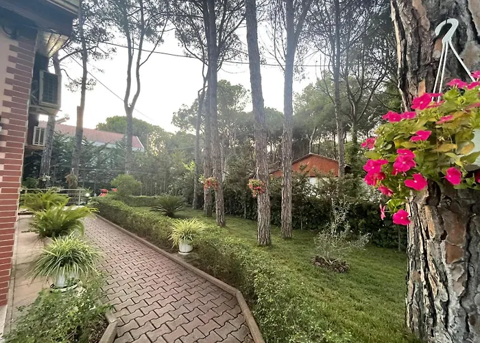 Seafront With A Stunning Garden 别墅 *