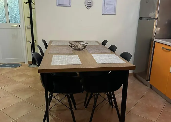 Seafront With A Stunning Garden 别墅 *